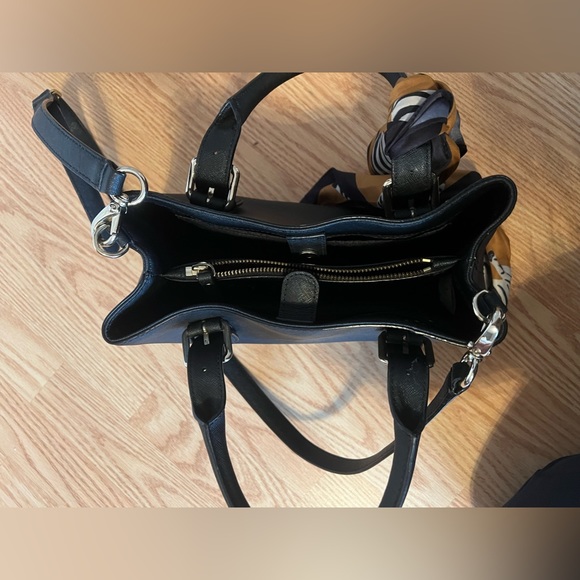 Kate Spade bag handbag— handles need glue but have been lightly glued - Picture 2 of 4